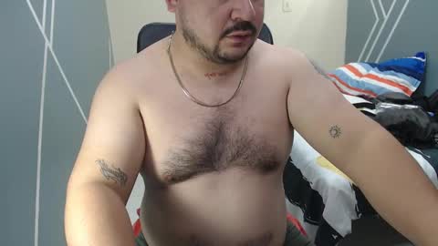 Snapshot of oso_gael chatting on 01/23/25, 08:35 Bear Gael online show from 01/23/25, 08:35