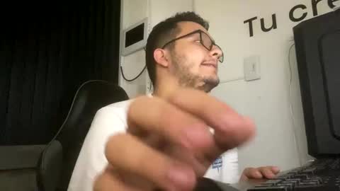 Snapshot of osomalicioso chatting on 09/28/25, 03:28 juan online show from 09/28/25, 03:28