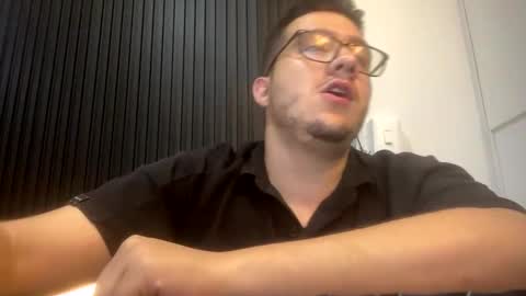 Snapshot of osomalicioso chatting on 10/19/25, 09:54 juan online show from 10/19/25, 09:54