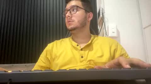 Snapshot of osomalicioso chatting on 10/24/25, 03:03 juan online show from 10/24/25, 03:03