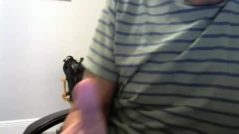Snapshot of ossibottom chatting on 10/14/25, 09:48 Ossi online show from 10/14/25, 09:48