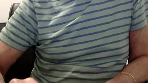 Snapshot of ossibottom chatting on 05/19/26, 01:56 Ossi online show from 05/19/26, 01:56