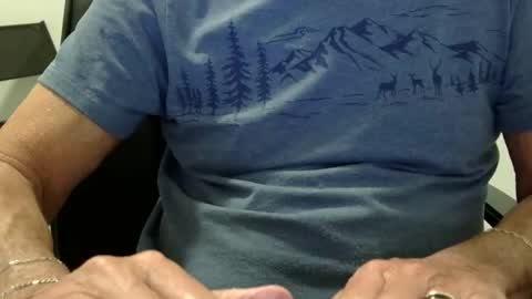 Snapshot of ossibottom chatting on 05/26/26, 01:45 Ossi online show from 05/26/26, 01:45