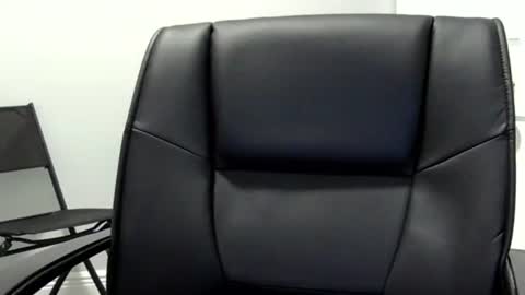 Snapshot of ossibottom chatting on 05/27/26, 03:03 Ossi online show from 05/27/26, 03:03