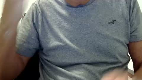 Snapshot of ossibottom chatting on 06/01/26, 02:02 Ossi online show from 06/01/26, 02:02