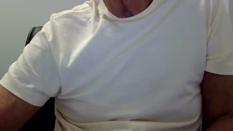 Snapshot of ossibottom chatting on 06/02/26, 01:51 Ossi online show from 06/02/26, 01:51