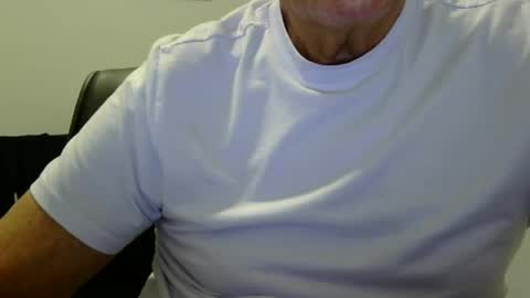 Snapshot of ossibottom chatting on 06/16/26, 02:14 Ossi online show from 06/16/26, 02:14