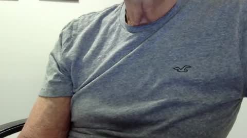 Snapshot of ossibottom chatting on 06/22/26, 03:08 Ossi online show from 06/22/26, 03:08