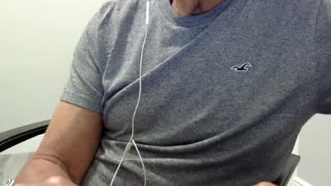 Snapshot of ossibottom chatting on 06/26/26, 03:22 Ossi online show from 06/26/26, 03:22