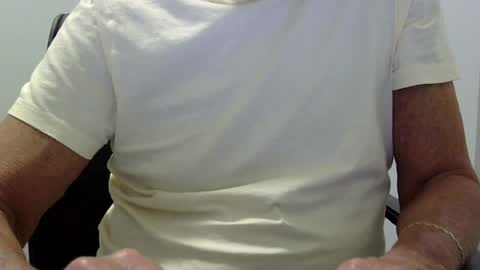 Snapshot of ossibottom chatting on 07/02/26, 02:33 Ossi online show from 07/02/26, 02:33
