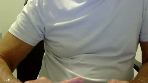 Snapshot of ossibottom chatting on 07/10/26, 01:54 Ossi online show from 07/10/26, 01:54