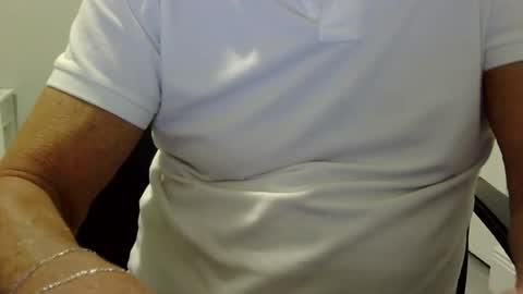 Snapshot of ossibottom chatting on 07/15/26, 02:17 Ossi online show from 07/15/26, 02:17