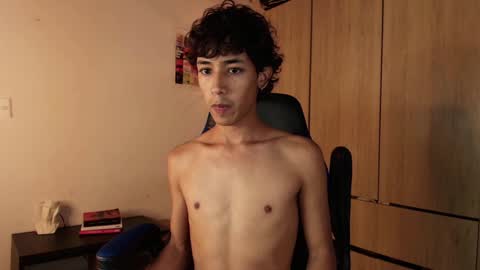 Snapshot of ostin_18hot chatting on 01/04/25, 12:27 ostin 18hot online show from 01/04/25, 12:27