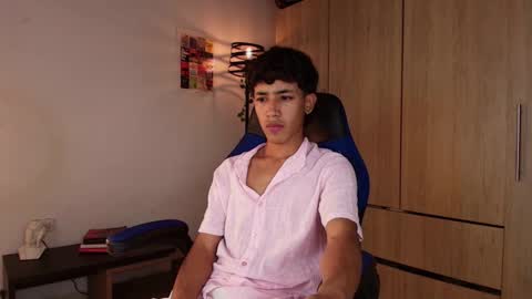 Snapshot of ostin_18hot chatting on 01/23/25, 10:54 ostin 18hot online show from 01/23/25, 10:54