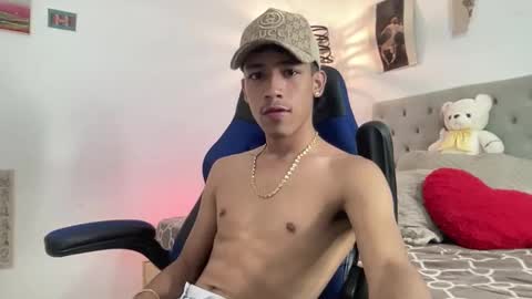 Snapshot of ostin_18hot chatting on 11/20/25, 05:40 ostin 18hot online show from 11/20/25, 05:40