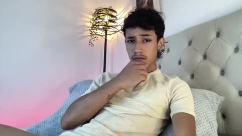 Snapshot of ostin_18hot chatting on 12/22/25, 12:18 ostin 18hot online show from 12/22/25, 12:18