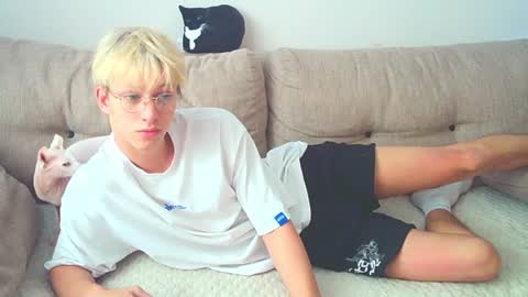 Snapshot of ostin_meoww chatting on 12/06/24, 07:21 Ostin online show from 12/06/24, 07:21