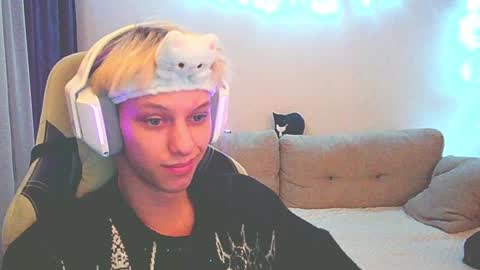 Snapshot of ostin_meoww chatting on 12/09/24, 11:26 Ostin online show from 12/09/24, 11:26