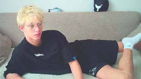 Snapshot of ostin_meoww chatting on 12/17/24, 06:45 Ostin online show from 12/17/24, 06:45