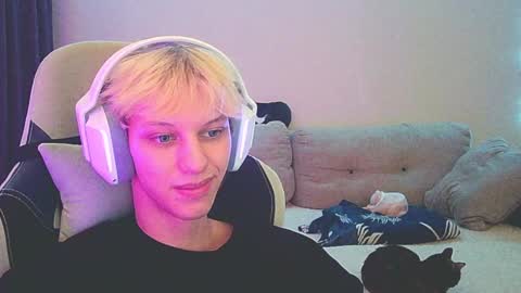 Snapshot of ostin_meoww chatting on 12/19/24, 03:41 Ostin online show from 12/19/24, 03:41