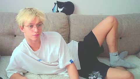 Snapshot of ostin_meoww chatting on 12/28/24, 08:05 Ostin online show from 12/28/24, 08:05