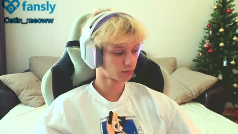 Snapshot of ostin_meoww chatting on 01/09/25, 08:34 Ostin online show from 01/09/25, 08:34