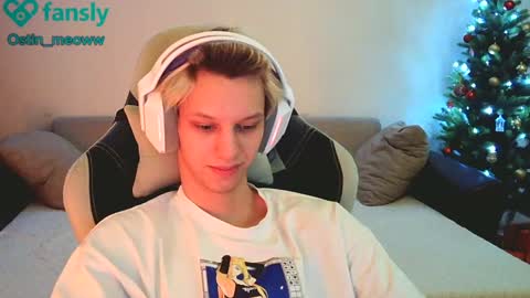 Snapshot of ostin_meoww chatting on 01/17/25, 04:26 Ostin online show from 01/17/25, 04:26