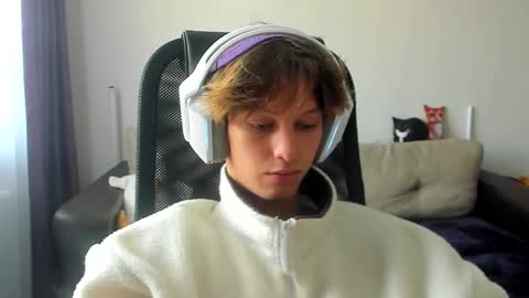 Snapshot of ostin_meoww chatting on 09/09/25, 08:03 Ostin online show from 09/09/25, 08:03