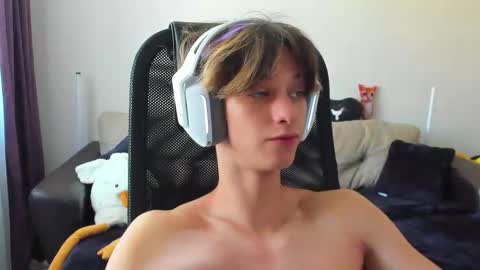 Snapshot of ostin_meoww chatting on 09/19/25, 04:47 Ostin online show from 09/19/25, 04:47