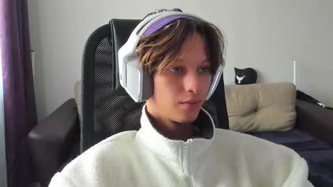 Snapshot of ostin_meoww chatting on 09/22/25, 06:37 Ostin online show from 09/22/25, 06:37