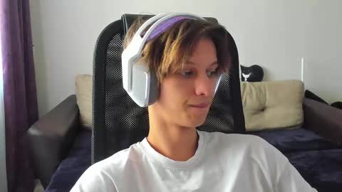 Snapshot of ostin_meoww chatting on 09/23/25, 07:11 Ostin online show from 09/23/25, 07:11