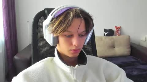 Snapshot of ostin_meoww chatting on 10/06/25, 03:26 Ostin online show from 10/06/25, 03:26