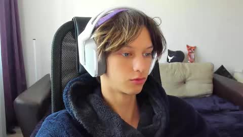 Snapshot of ostin_meoww chatting on 10/14/25, 07:31 Ostin online show from 10/14/25, 07:31