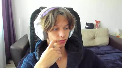 Snapshot of ostin_meoww chatting on 10/15/25, 07:52 Ostin online show from 10/15/25, 07:52