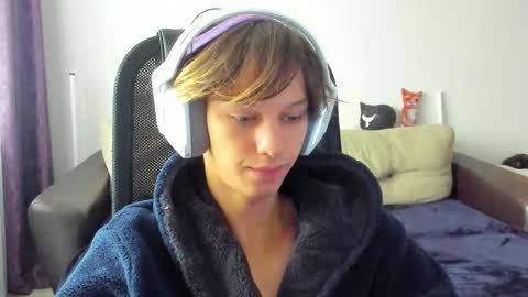 Snapshot of ostin_meoww chatting on 10/22/25, 06:35 Ostin online show from 10/22/25, 06:35