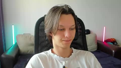 Snapshot of ostin_meoww chatting on 05/19/26, 08:09 Ostin online show from 05/19/26, 08:09