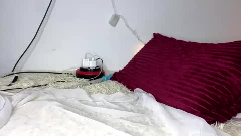 oumaimasoufaine66 online show from 11/17/25, 11:10