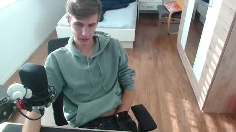 OverkneeBabe online show from 11/15/25, 12:34