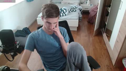 OverkneeBabe online show from 01/13/26, 09:03