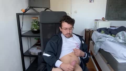 Snapshot of ovidius96 chatting on 12/04/25, 10:35 ovidius96 online show from 12/04/25, 10:35