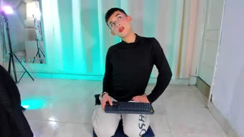Snapshot of owen_stone1 chatting on 07/10/26, 12:26 owen_stone1 online show from 07/10/26, 12:26