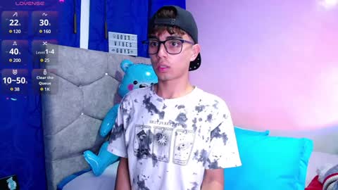 Snapshot of owenblue__ chatting on 12/31/24, 12:11 Owen Independent model online show from 12/31/24, 12:11