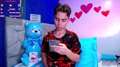 Snapshot of owenblue__ chatting on 02/21/25, 05:24 Owen Independent model online show from 02/21/25, 05:24