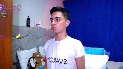 Snapshot of owenblue__ chatting on 09/14/25, 02:22 Owen Independent model online show from 09/14/25, 02:22