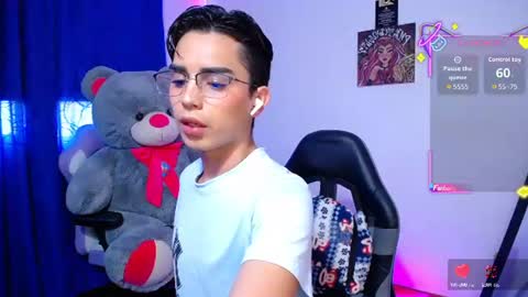 Owen  Independent model  online show from 06/24/26, 12:26