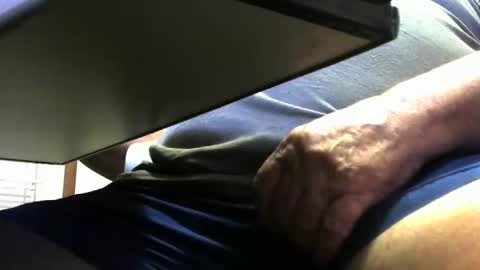 ozzienuts21153 online show from 02/24/26, 08:45