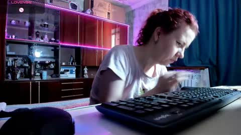 Ella online show from 03/10/25, 07:53