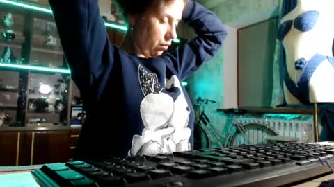 Ella online show from 04/19/26, 04:50