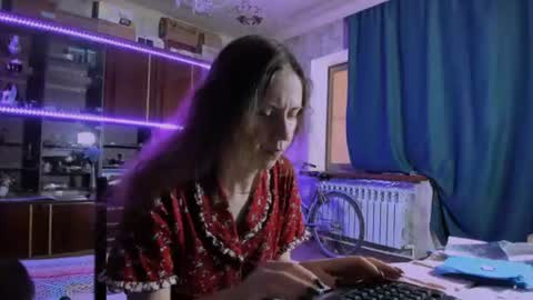 Snapshot of pa1e_pr1ncess chatting on 06/21/26, 06:49 Ella online show from 06/21/26, 06:49
