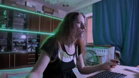 Snapshot of pa1e_pr1ncess chatting on 06/24/26, 06:23 Ella online show from 06/24/26, 06:23
